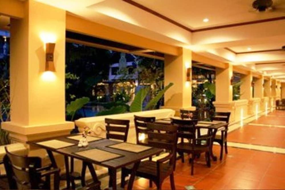เอวาลอน บีช 4* Pattaya
