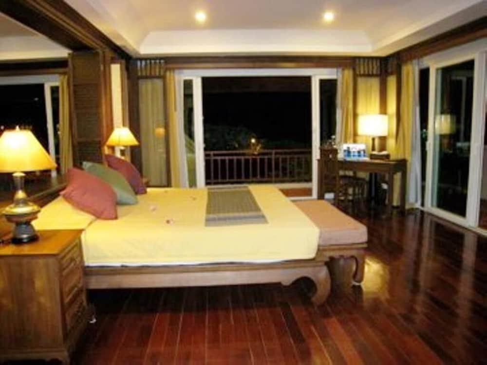 เอวาลอน บีช Pattaya
